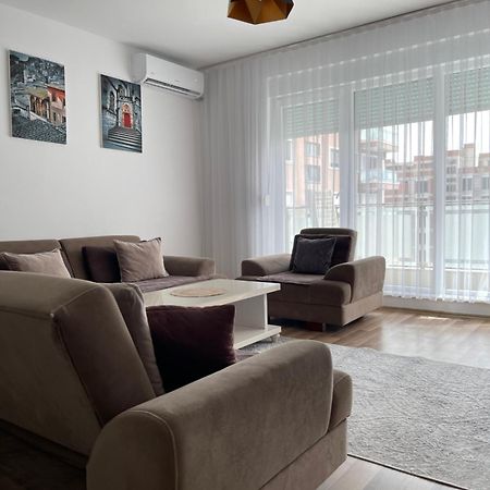Entire Apartment - Near The Center Pristina Extérieur photo