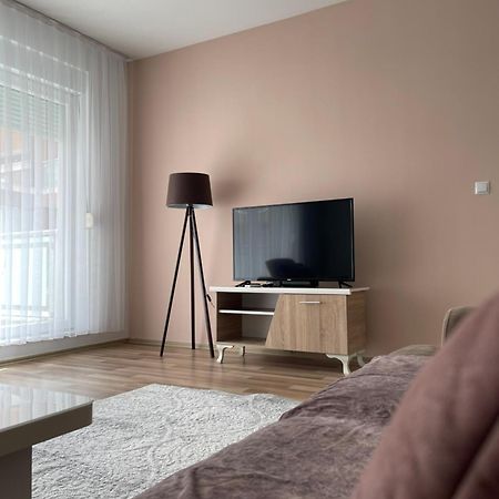 Entire Apartment - Near The Center Pristina Extérieur photo