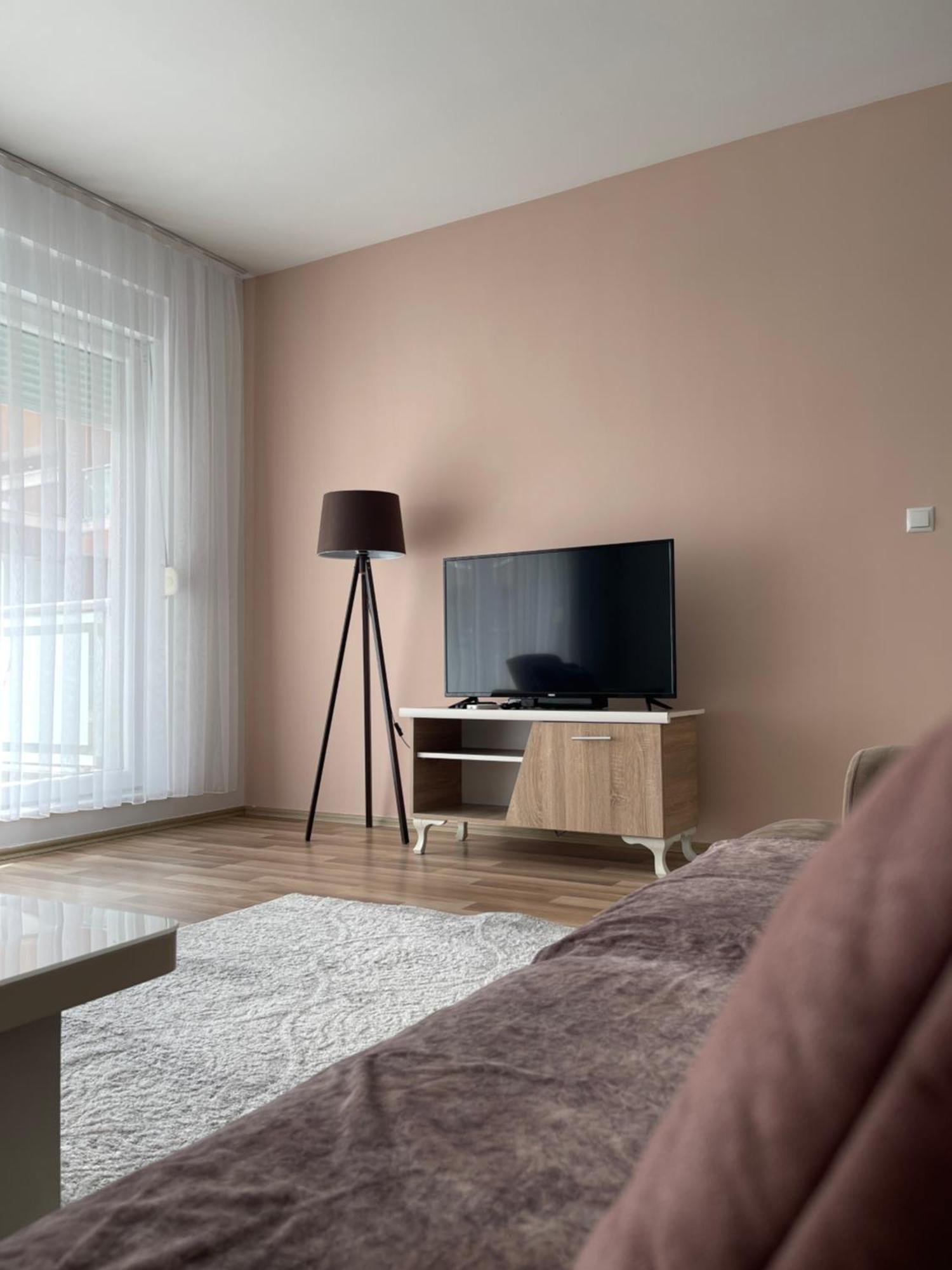 Entire Apartment - Near The Center Pristina Extérieur photo