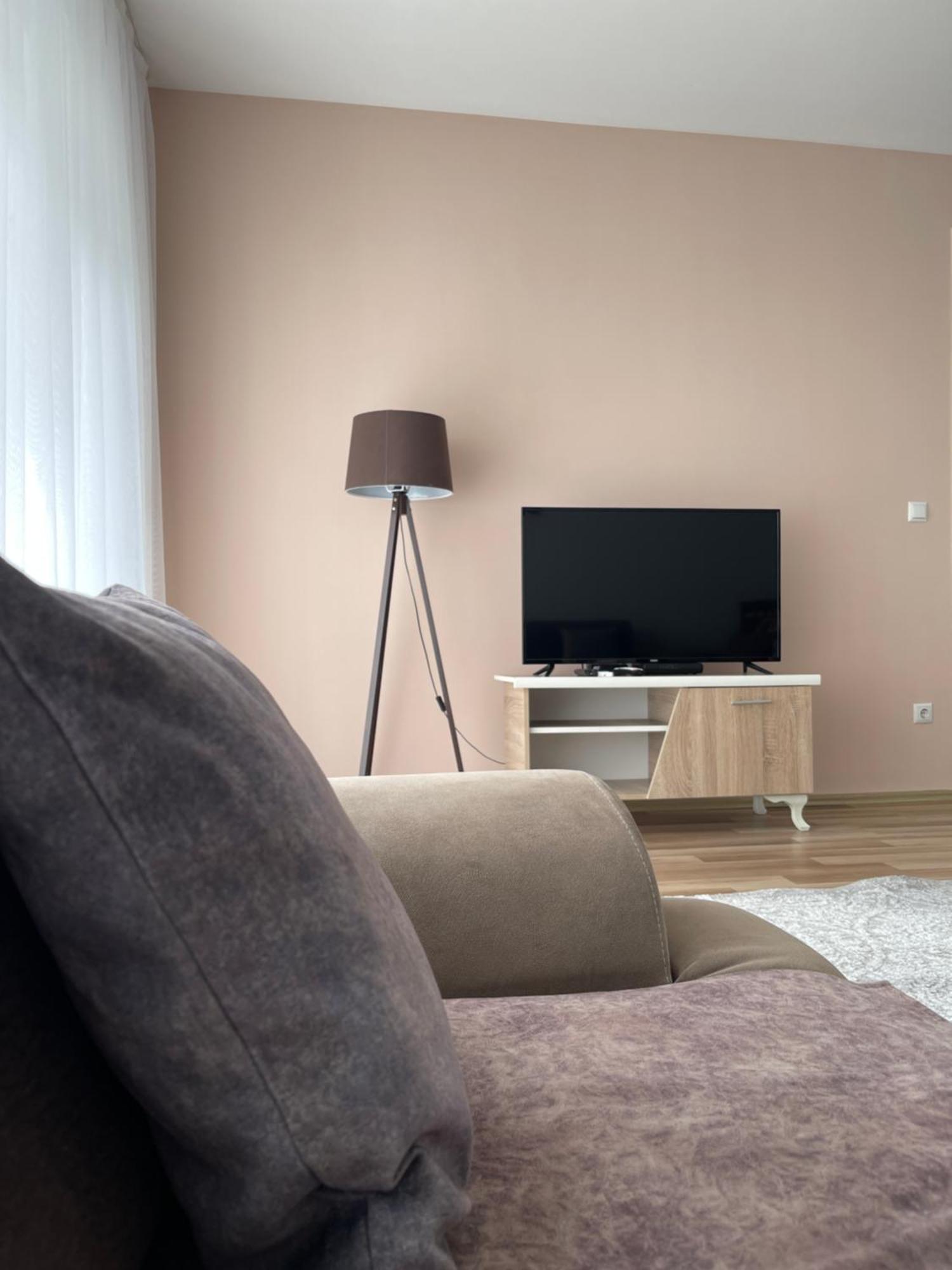 Entire Apartment - Near The Center Pristina Extérieur photo