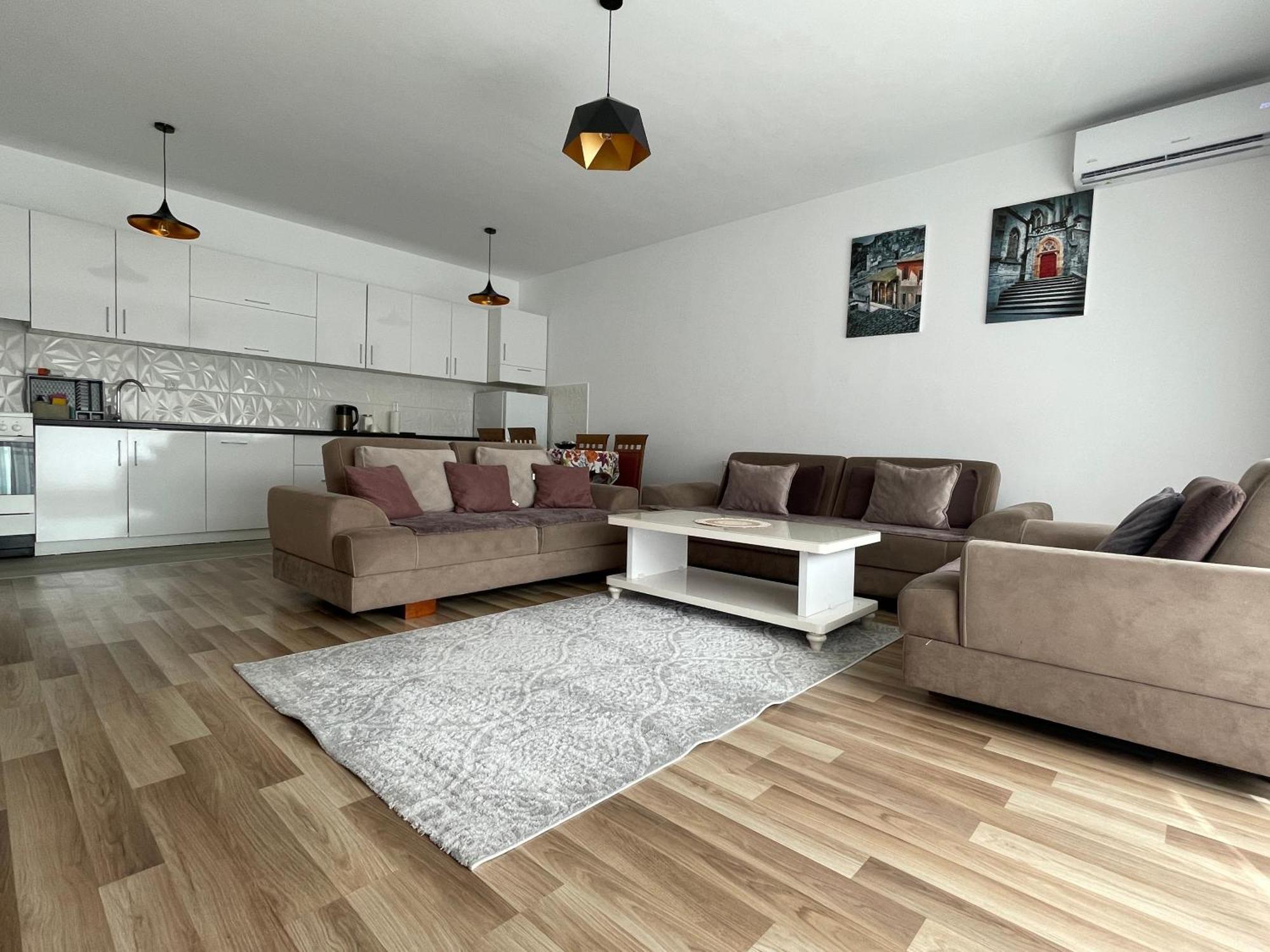 Entire Apartment - Near The Center Pristina Extérieur photo