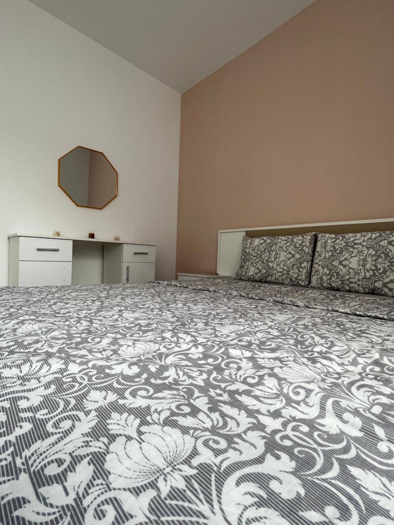 Entire Apartment - Near The Center Pristina Extérieur photo